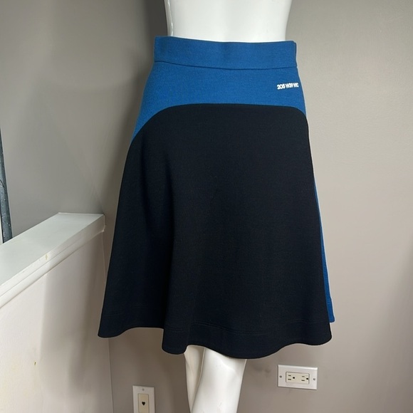 Calvin Klein 205 W39 NYC Sz 2 Knit A Line Back Zip Mini Skirt